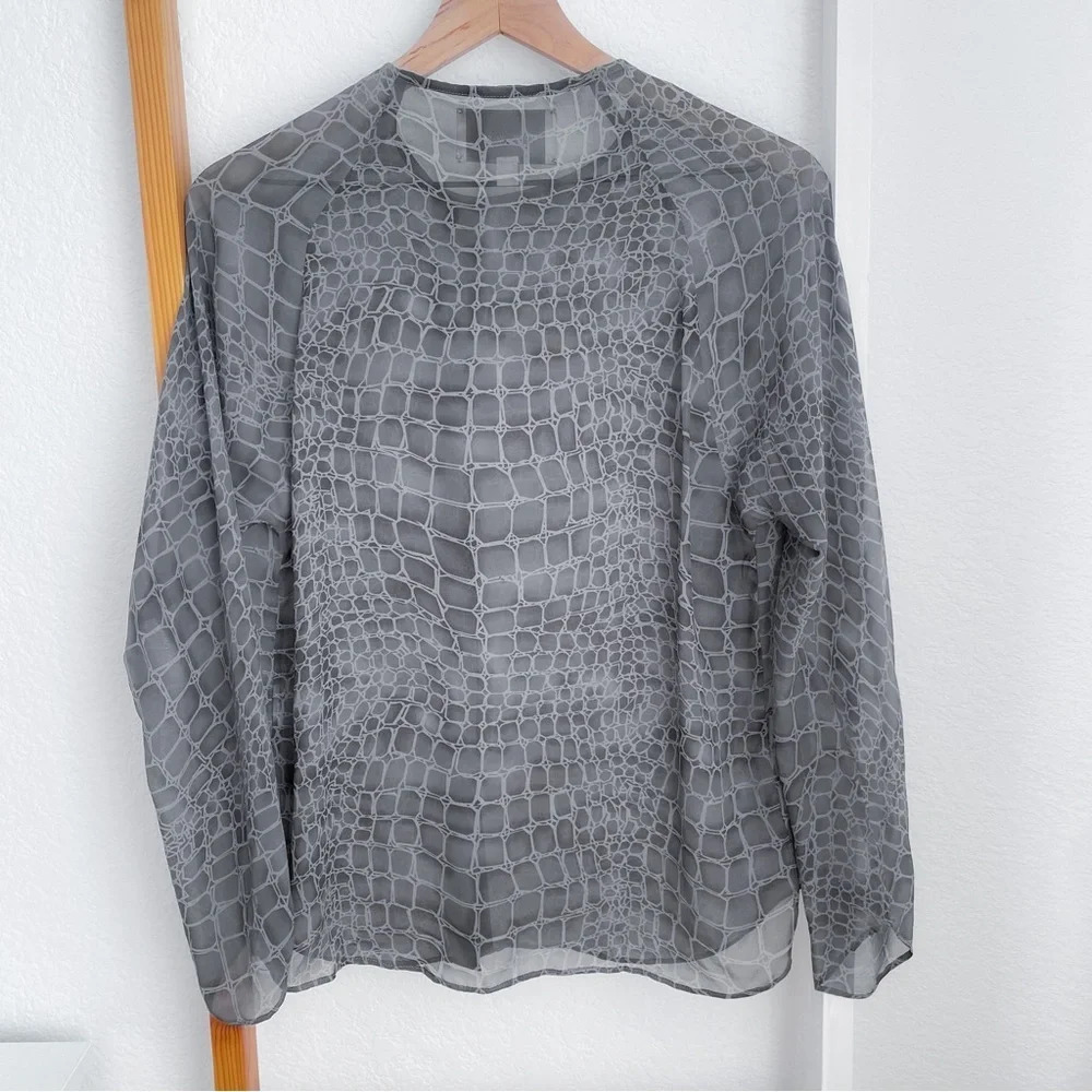 Brochu Walker Printed Silk Button Down Top Blouse Sheer Croc Gray Print - Picture 2 of 8